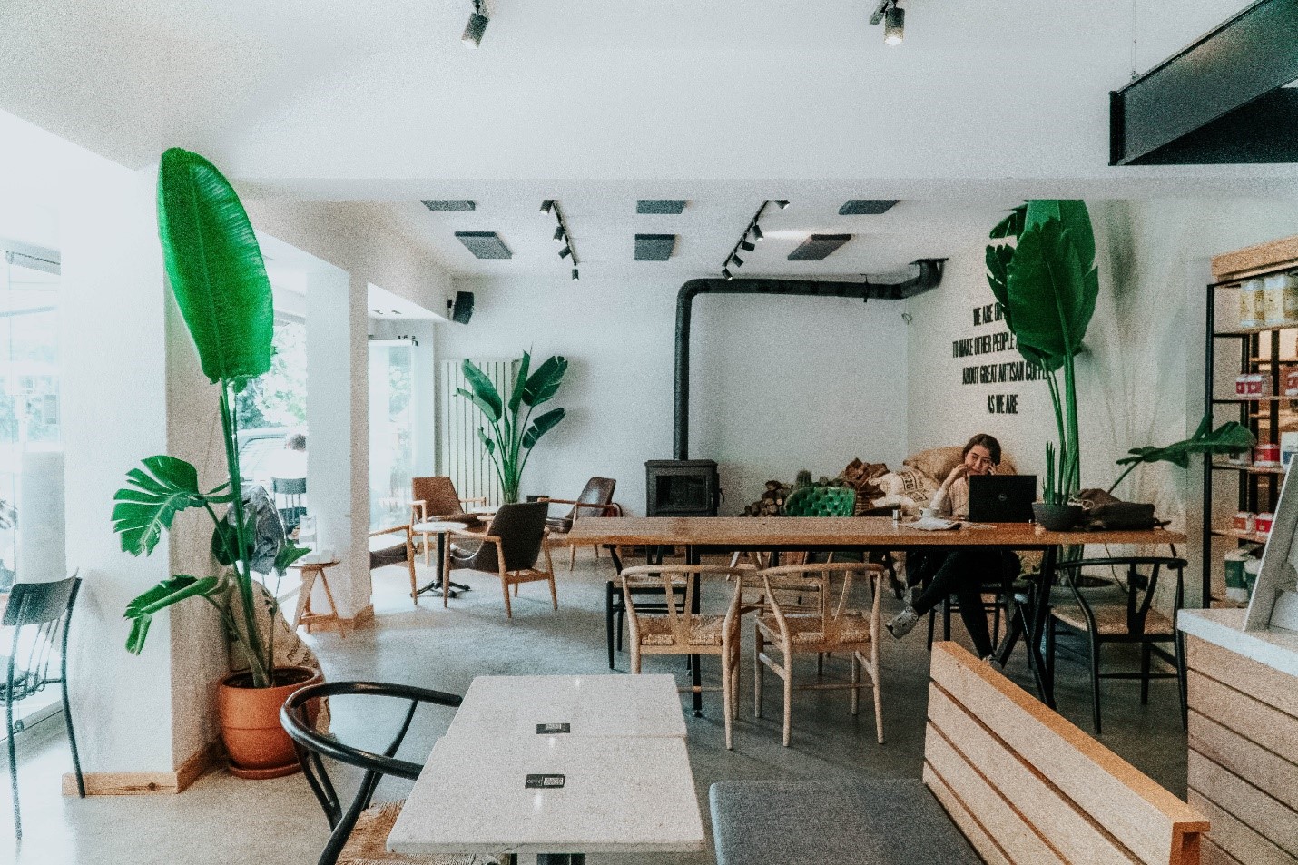 فضای کار اشتراکی در کافه