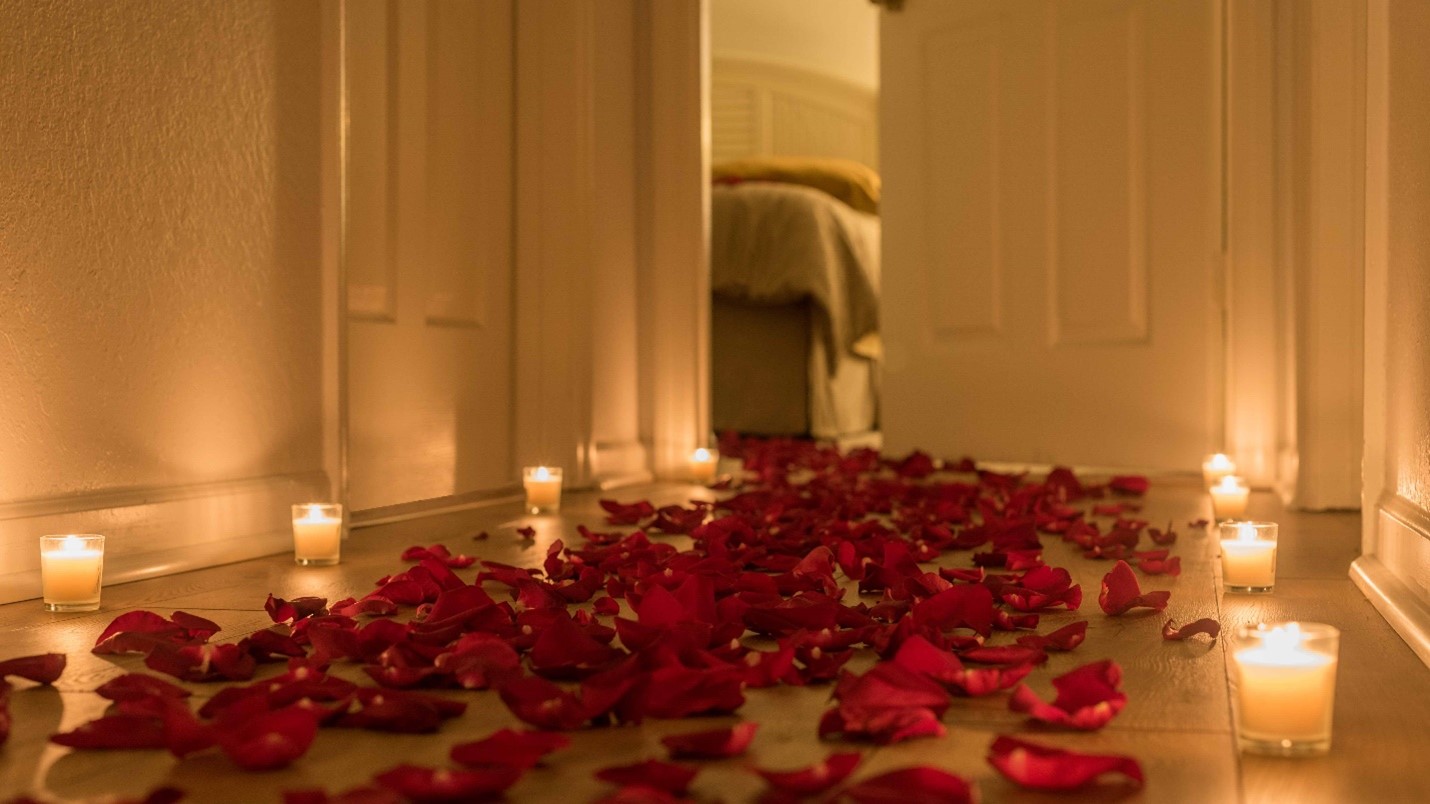 تزئین با گل و شمع