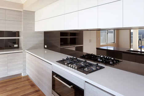 آینه در آشپزخانه